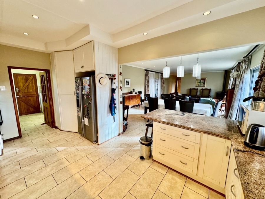 5 Bedroom Property for Sale in Van Der Hoff Park North West